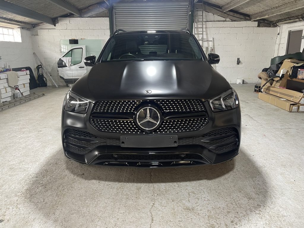 Mercedes GLE 400 AMG Line complete front on view